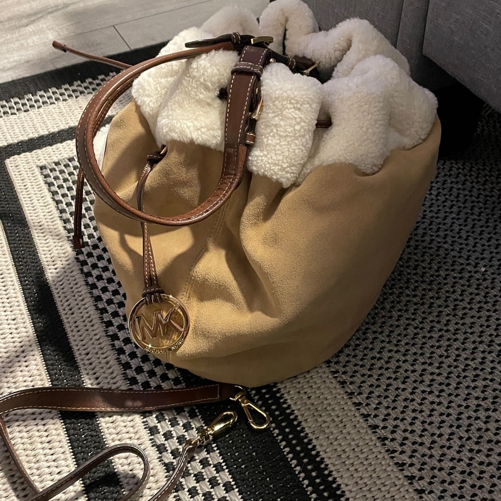 Michael Kors bucket and Crossbody suede leather Sherpa super cute winter bag - Picture 3 of 6